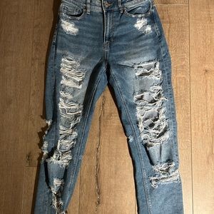 American Eagle Mom Jeans Size 0, only worn a couple times. Great condition!